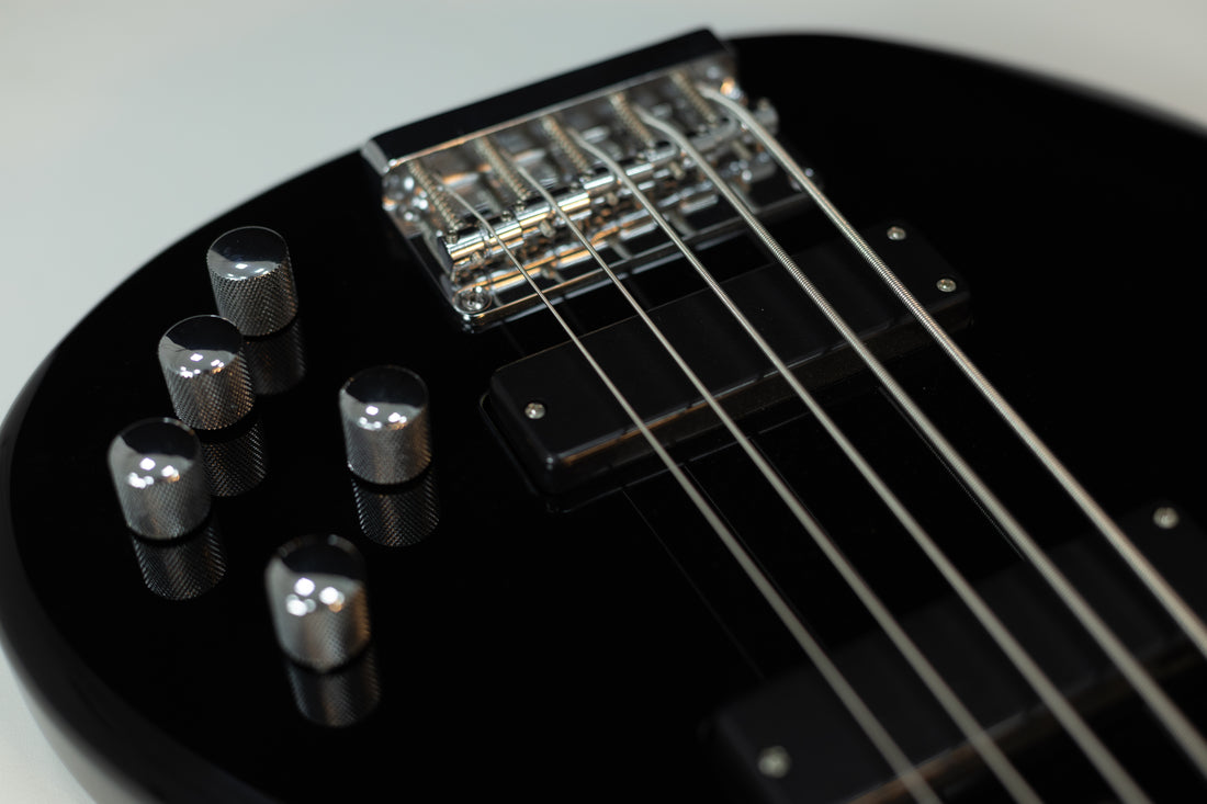 TAGIMA | BAJO DE 5 CUERDAS CLASSIC COLOR NEGRO. MILLENIUM