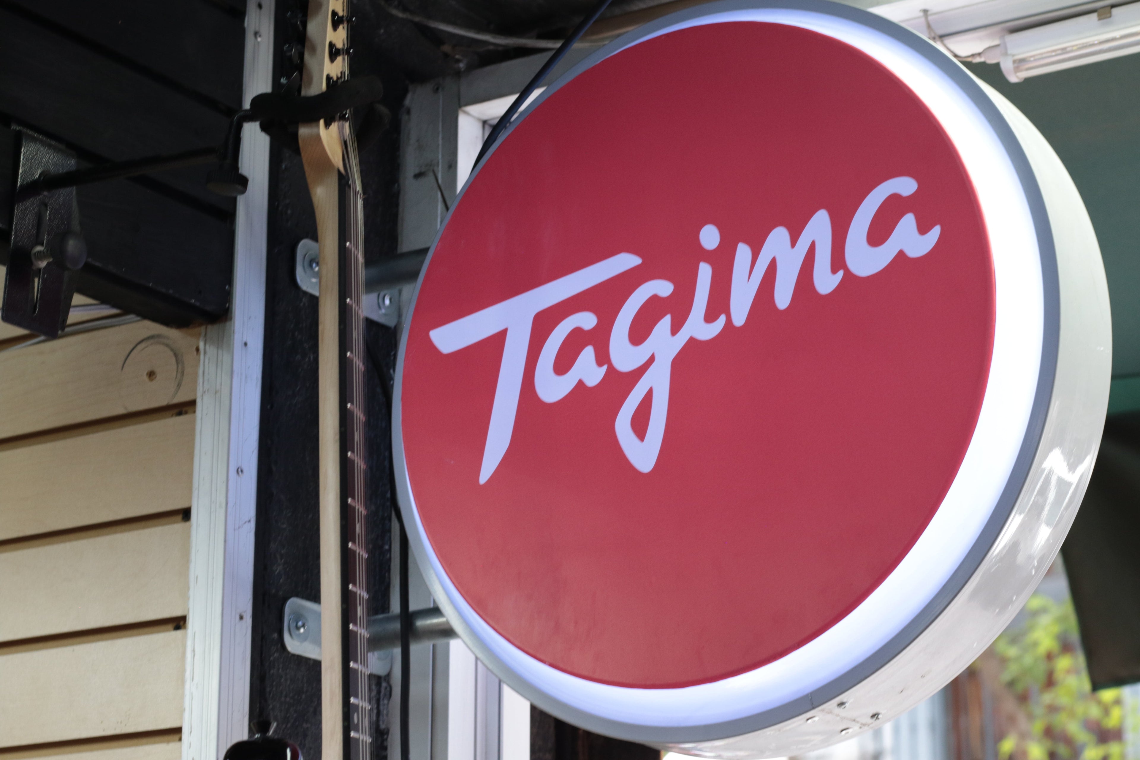 GUITARRAS Y BAJOS TAGIMA