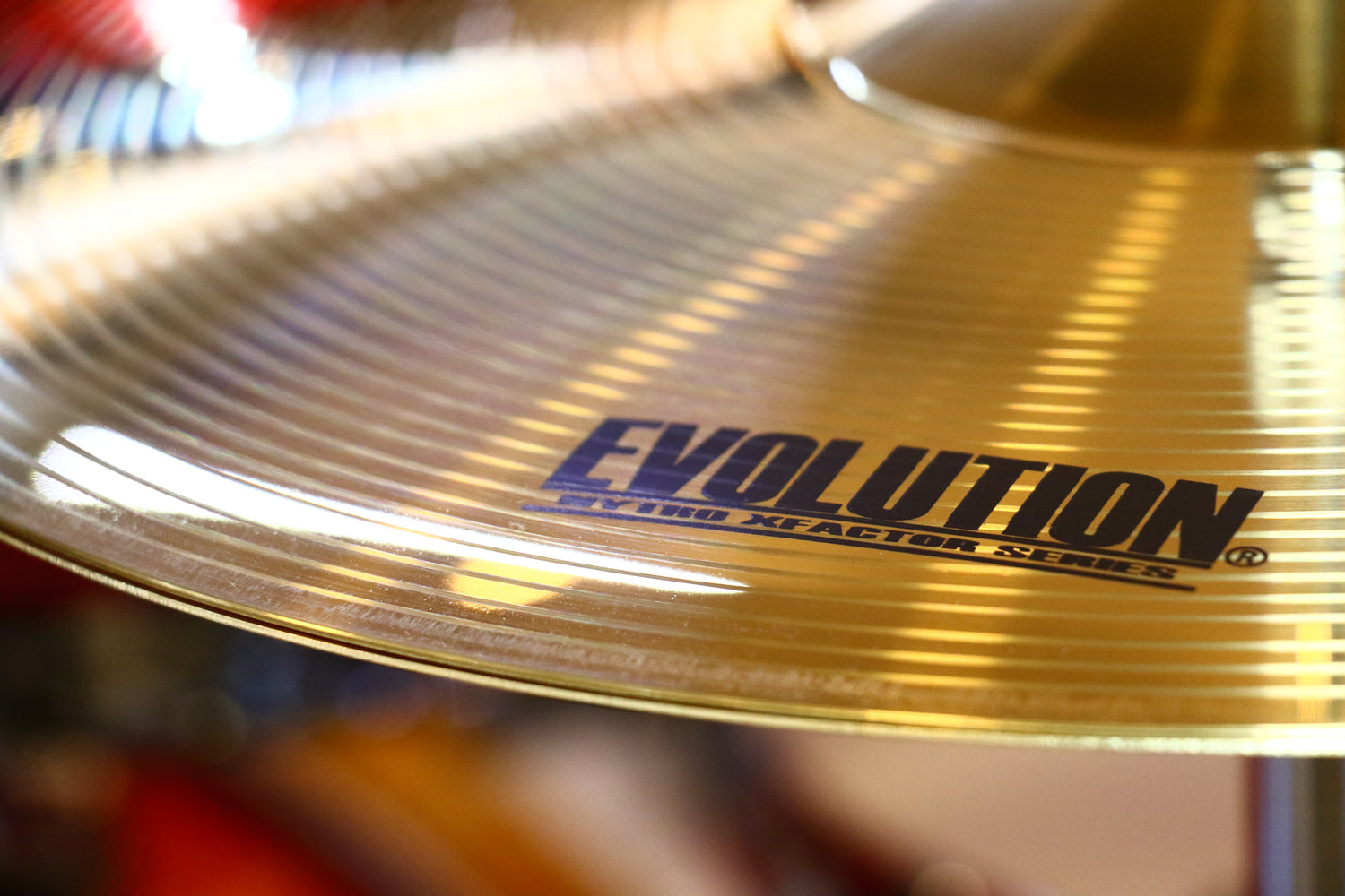 EVOLUTION | BATERIA NYTRO X FACTOR CON PLATILLOS, COLOR PLATA CON RAYAS