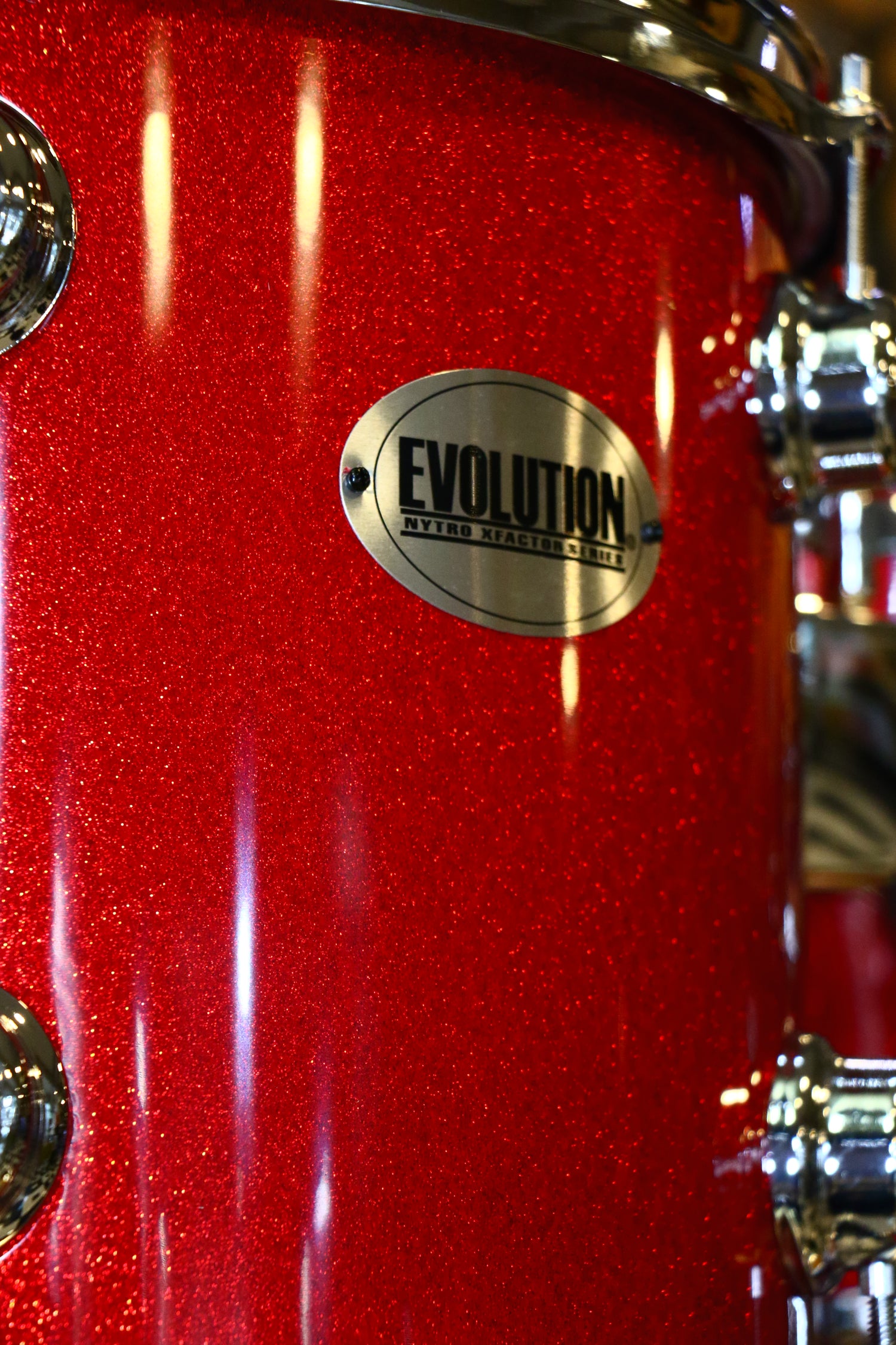 EVOLUTION | BATERIA NYTRO X FACTOR CON PLATILLOS, COLOR PLATA CON RAYAS