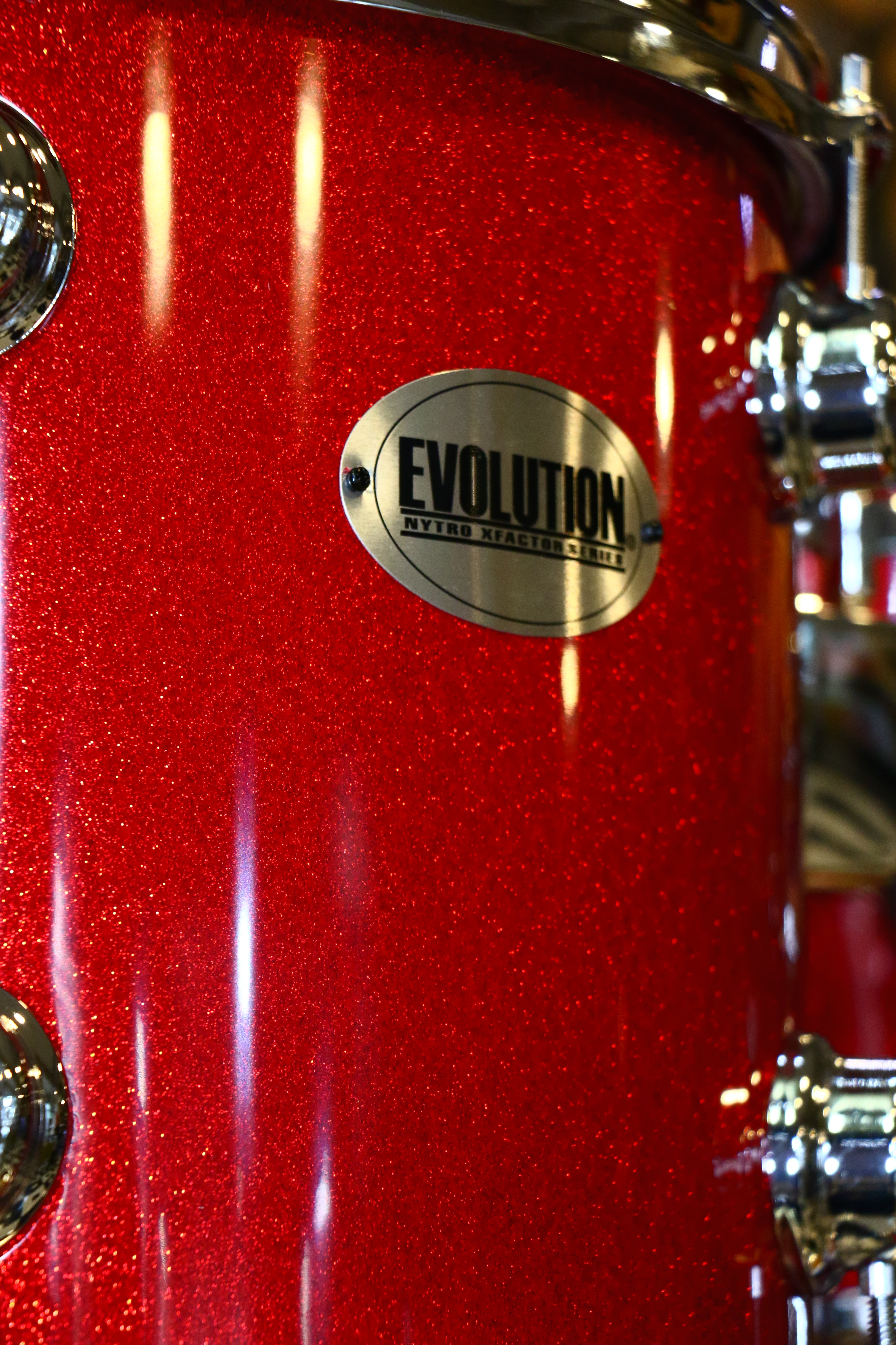 EVOLUTION | BATERIA NYTRO X FACTOR CON PLATILLOS, COLOR PLATA CON RAYAS