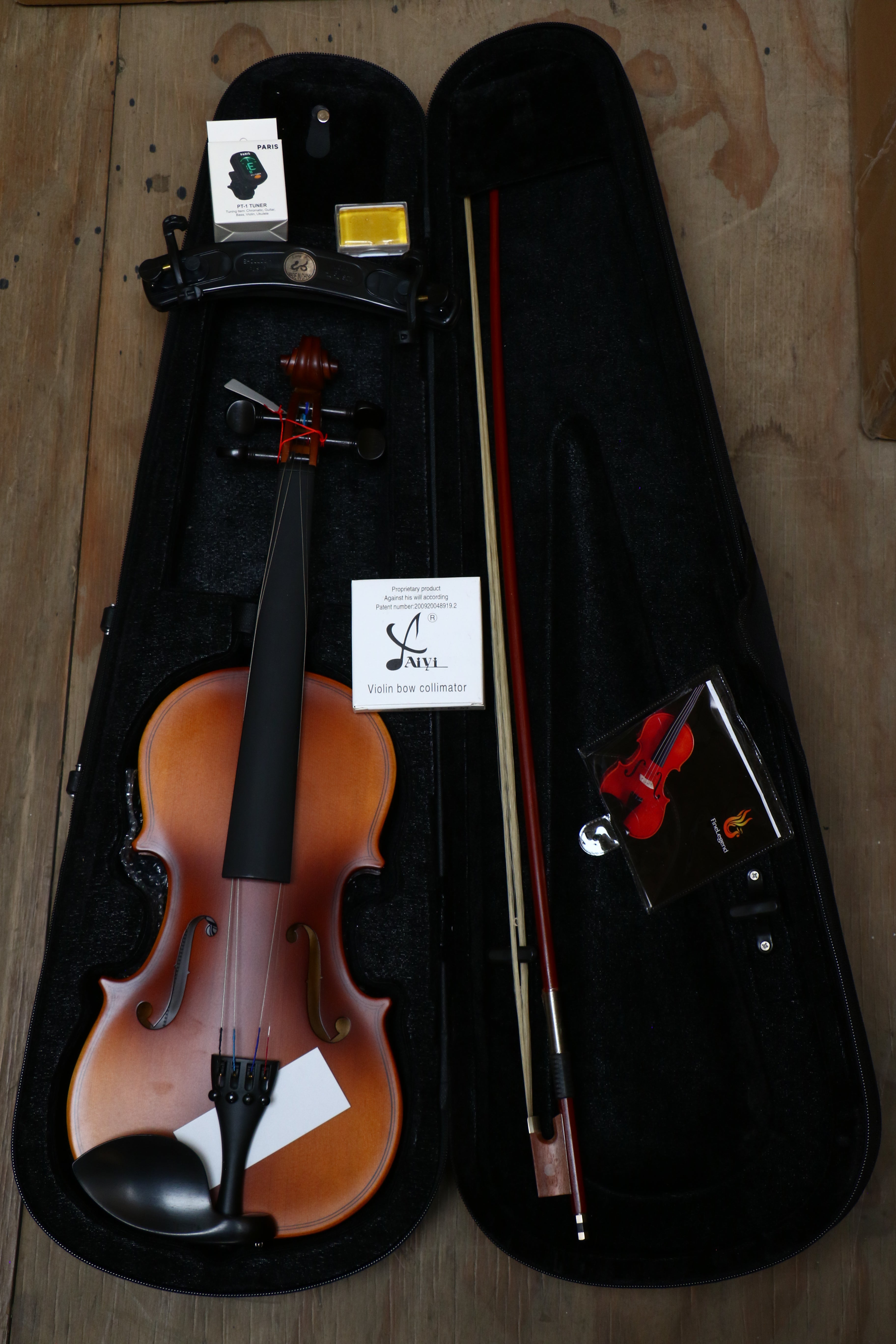 PARIS | VIOLÍN 3/4 TERMINADO NATURAL ANTIGUO MATE, PARTES DE MADERA TÉCNICA, MICROAFINADORES NEGROS.