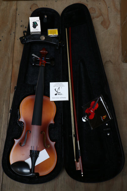 PARIS | VIOLÍN 3/4 TERMINADO NATURAL ANTIGUO MATE, PARTES DE MADERA TÉCNICA, MICROAFINADORES NEGROS.