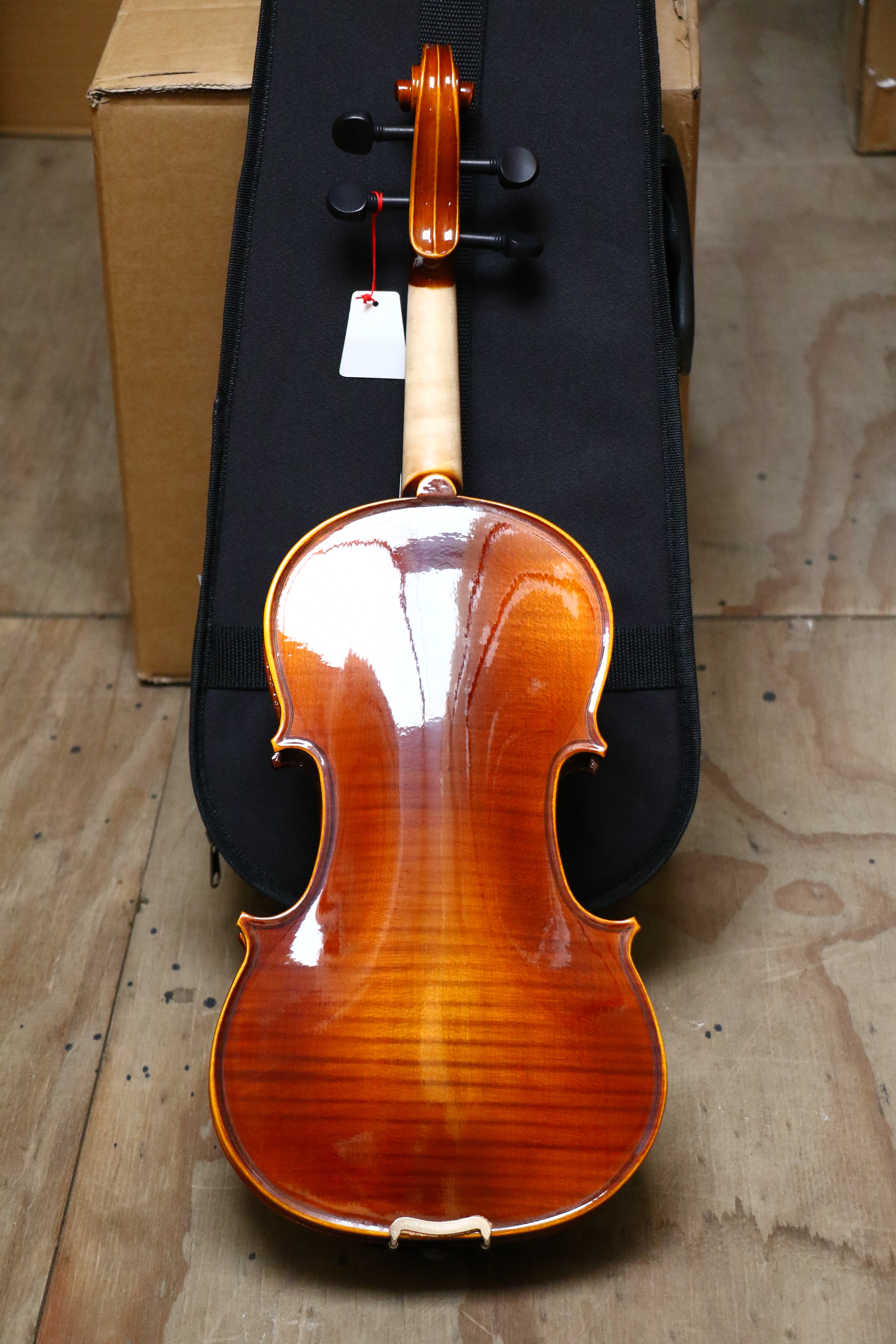 PARIS | VIOLÍN CON TAPA MACIZA DE ABETO, ACABADO MATE EN COLOR NATURAL Y PARTES DE ÉBANO. 4/4