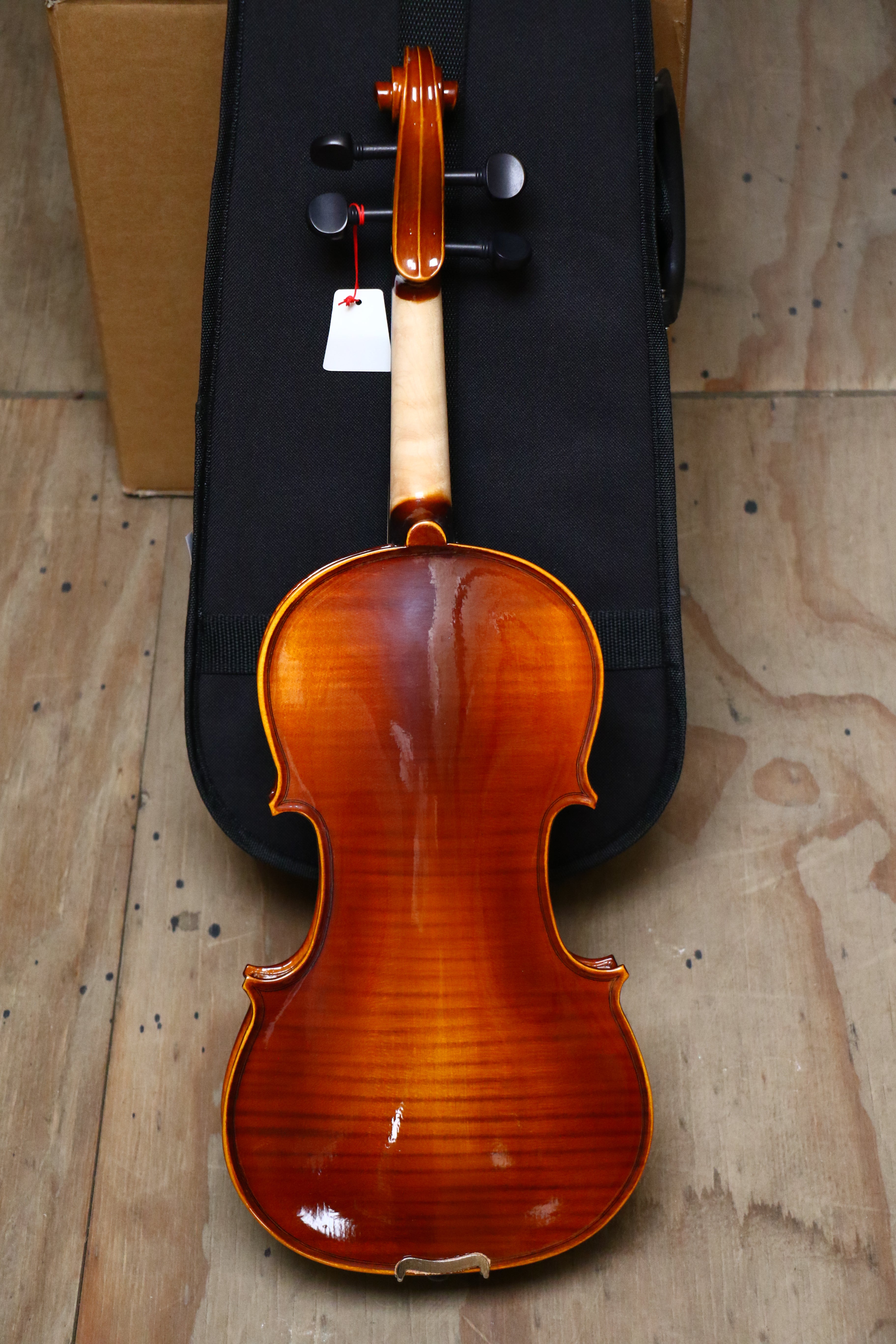 PARIS | VIOLÍN CON TAPA MACIZA DE ABETO, ACABADO MATE EN COLOR NATURAL Y PARTES DE ÉBANO. 4/4