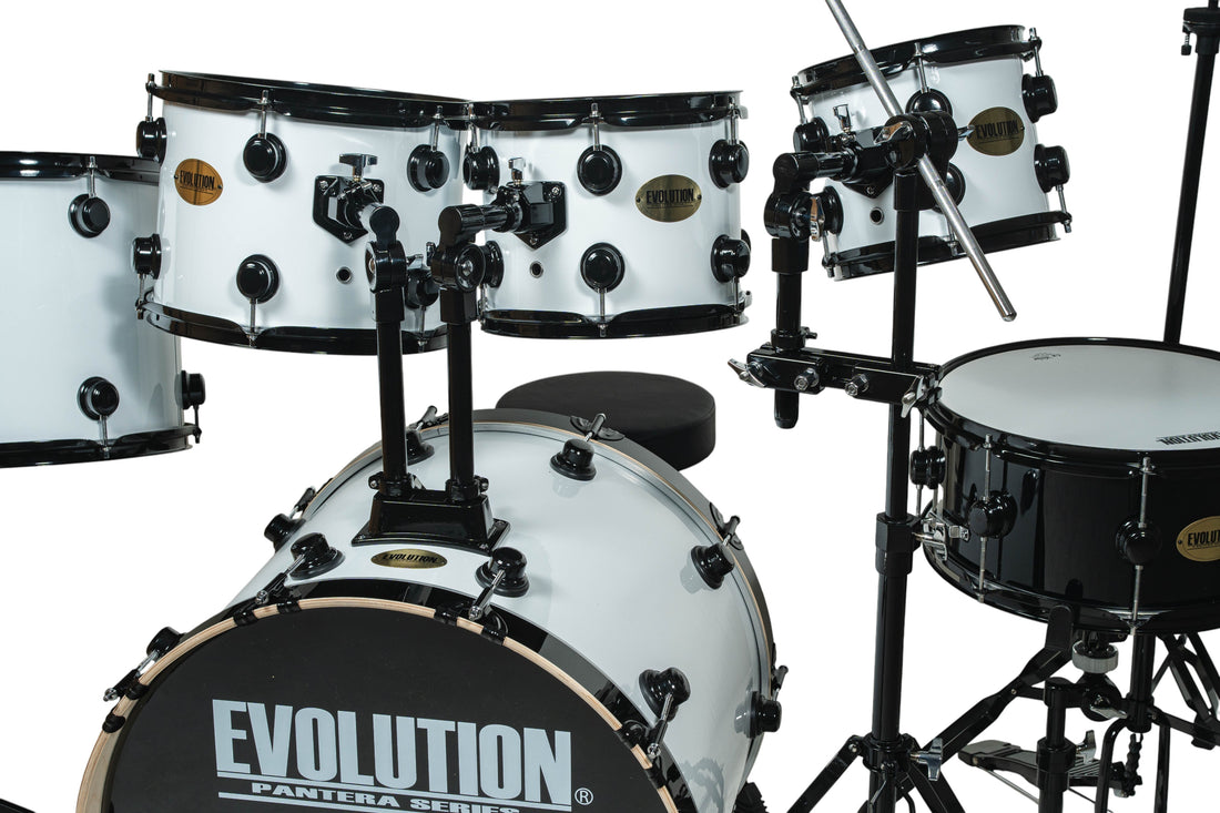 EVOLUTION | BATERÍA PANTERA COLOR BLANCO, LUGS EN COLOR NEGRO,