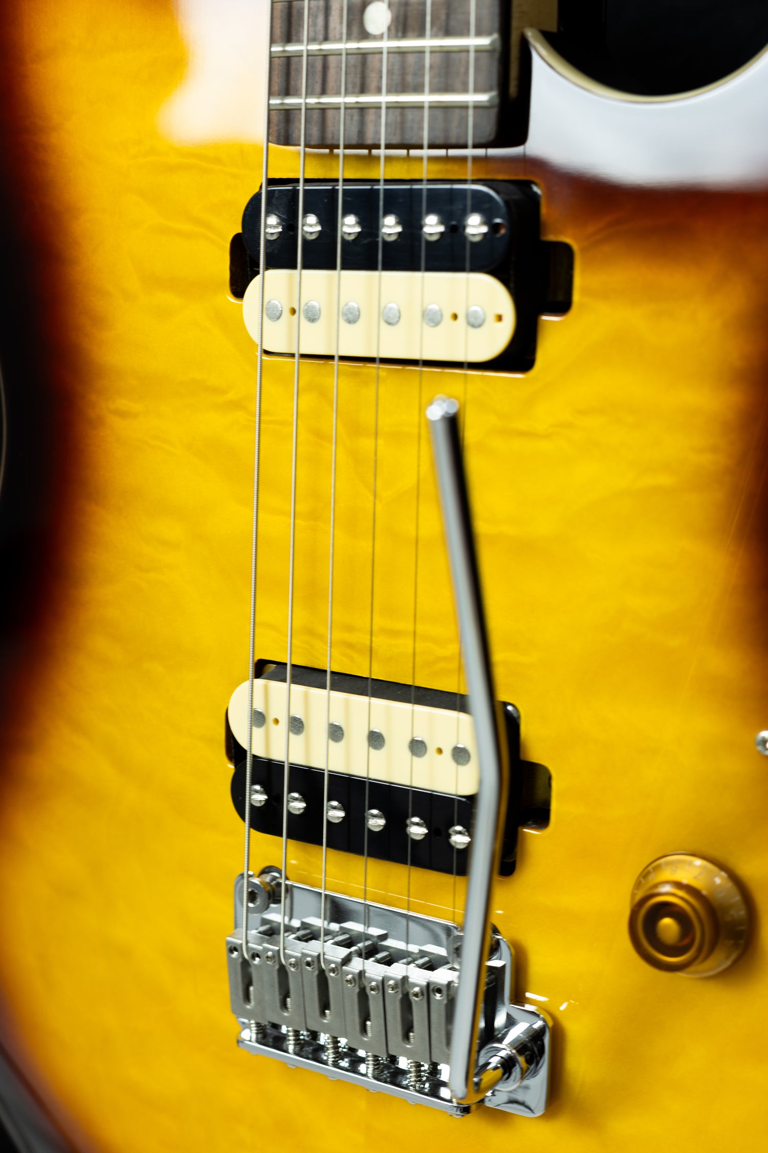 TAGIMA | GUITARRA ELÉCTRICA SIGNATURE CACAU SANTOS COLOR HONEY BURST